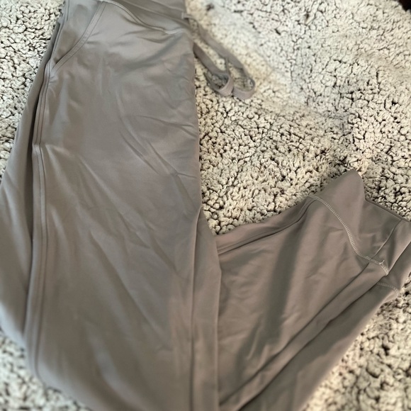 Halara women’s gray joggers.  NWT women’s large - Picture 1 of 3